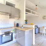 #2 Staywiz Us - Floor Ac & Balcony *