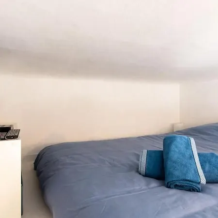 #2 Floor Ac & Balcony アパート