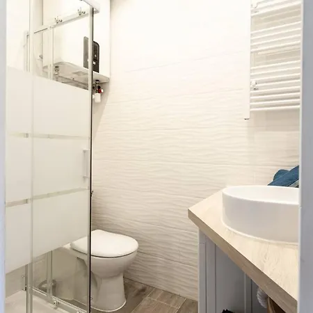 #2 Floor Ac & Balcony ニース