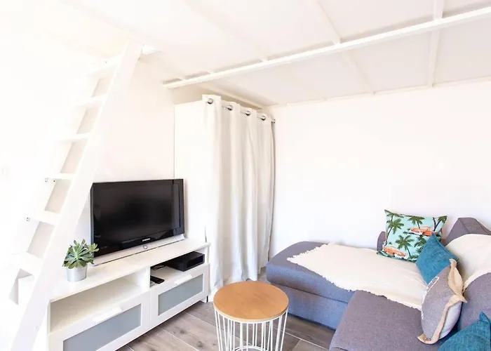 #2 Staywiz Us - Floor Ac & Balcony