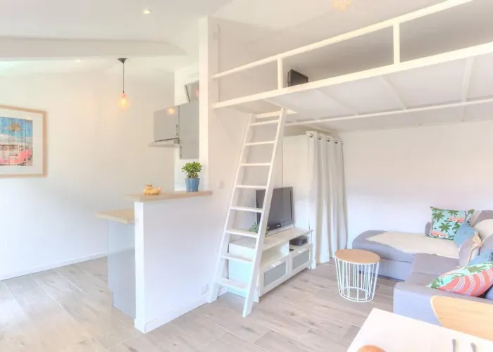 #2 Staywiz Us - Floor Ac & Balcony