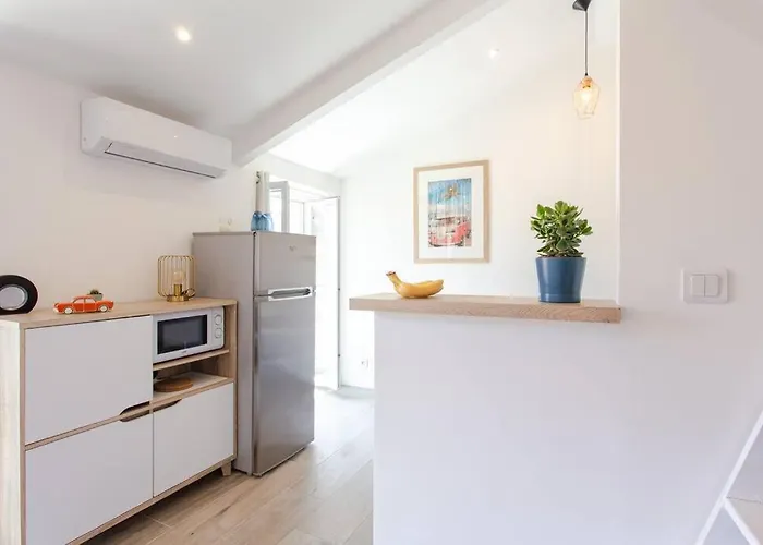 #2 Staywiz Us - Floor Ac & Balcony *