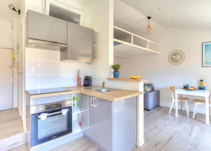 #2 Staywiz Us - Floor Ac & Balcony *